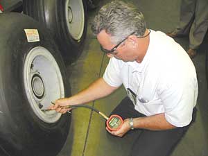 top port digital pressure gauge for aircraft tires